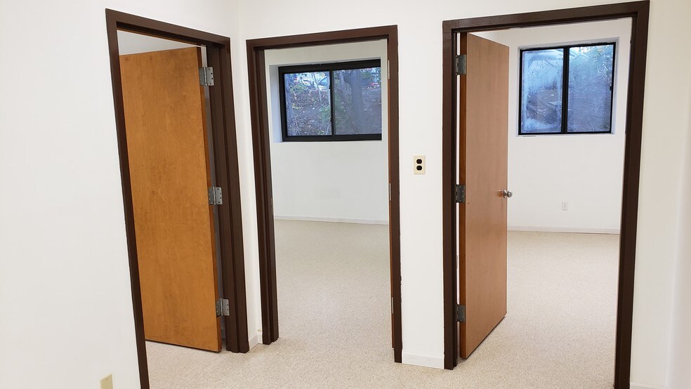 More Photos Of 4 Cedar Swamp Rd, Glen Cove Office For Sale