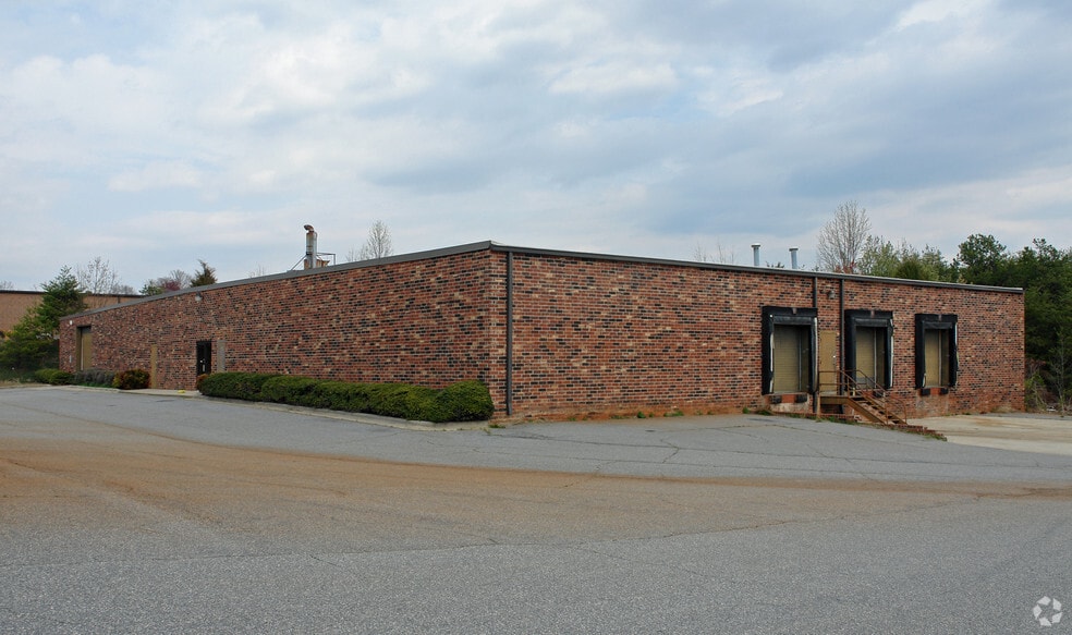 More Photos Of 2656 Heart Dr, Claremont Warehouse For Lease