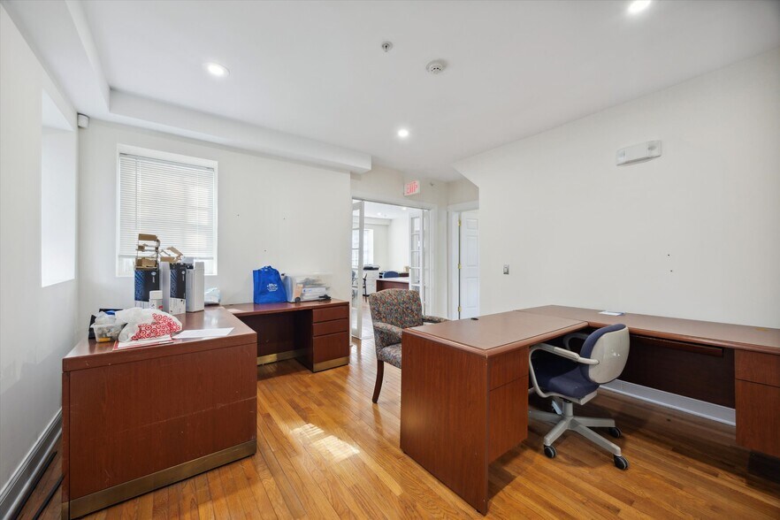 More Photos Of 400 E 21st St, Chester Office For Sale