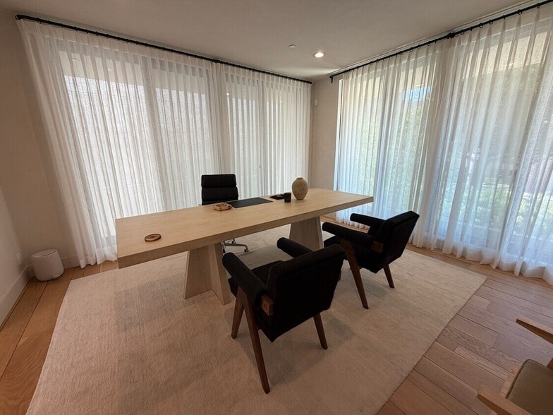 More Photos Of 145 S Rodeo Dr, Beverly Hills Storefront Retail Office For Lease