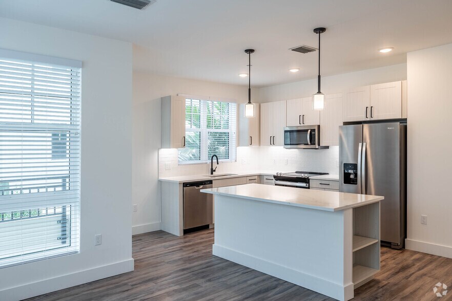 More Photos Of 40 NE 7th Ave, Delray Beach Apartments For Lease