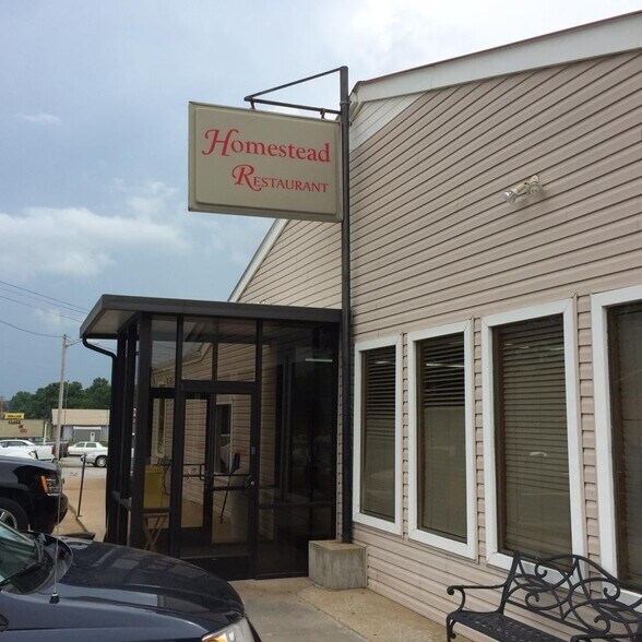 More Photos Of 1331 Highway 100, Centerville Restaurant For Sale
