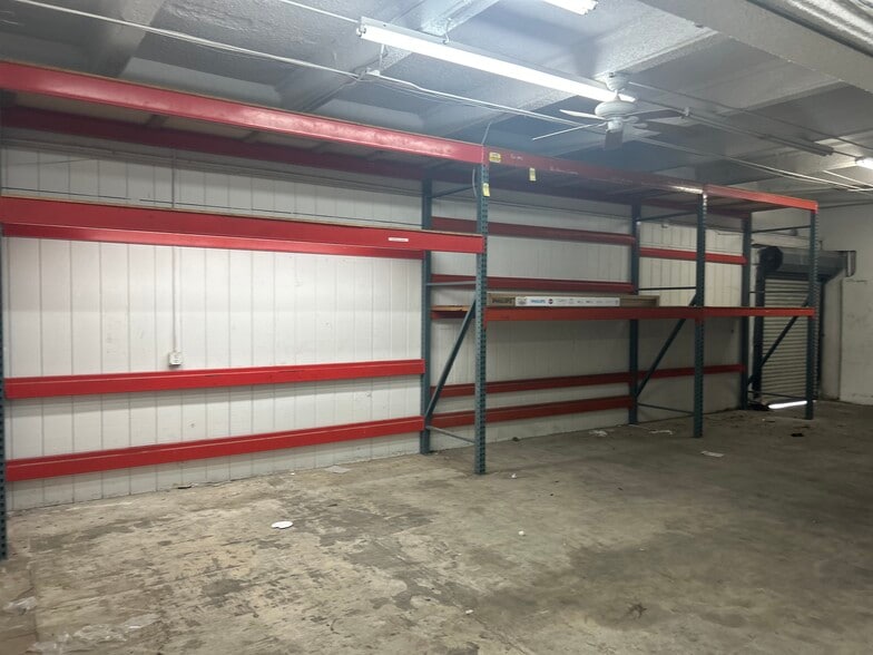 More Photos Of 2000 N Dixie Hwy, Hollywood Light Manufacturing For Sale
