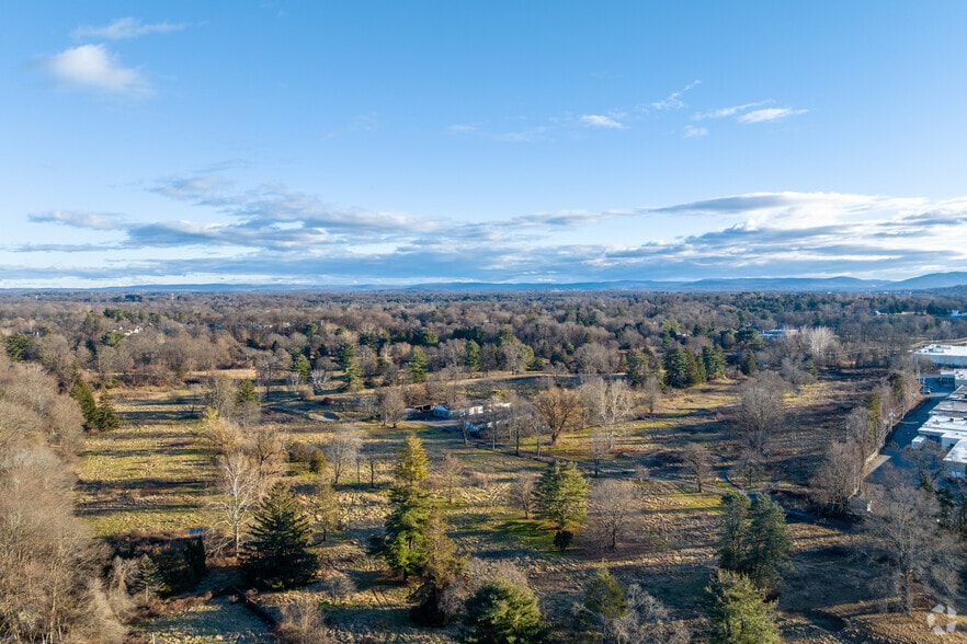 More Photos Of 2628 South Rd, Poughkeepsie Sports And Entertainment For Sale