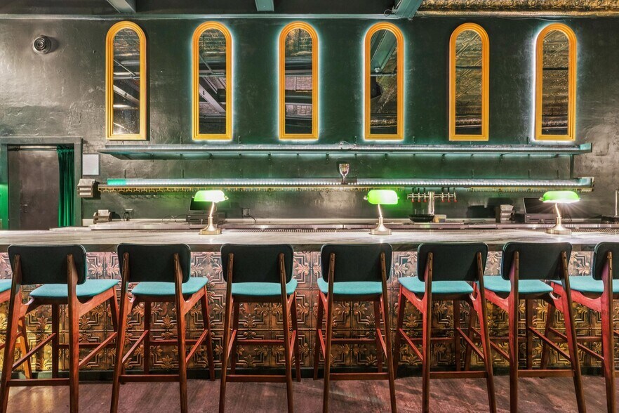 More Photos Of 645 W Grand Ave, Oakland Bar For Sale