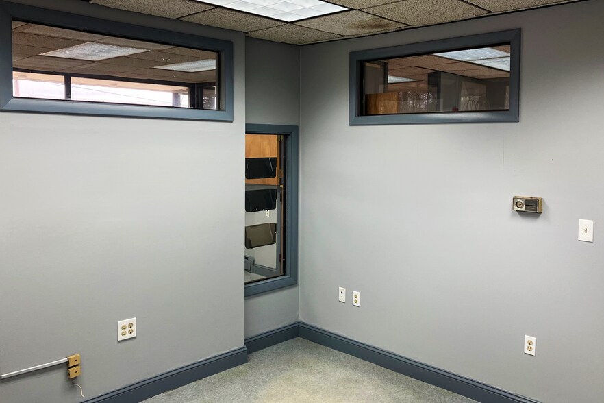 More Photos Of 807 Sterling Rd, Lancaster Industrial For Sale