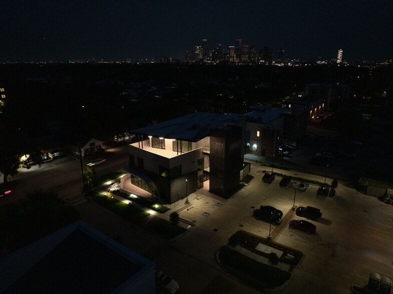 More Photos Of 1023 Studewood St, Houston Storefront Retail Office For Lease