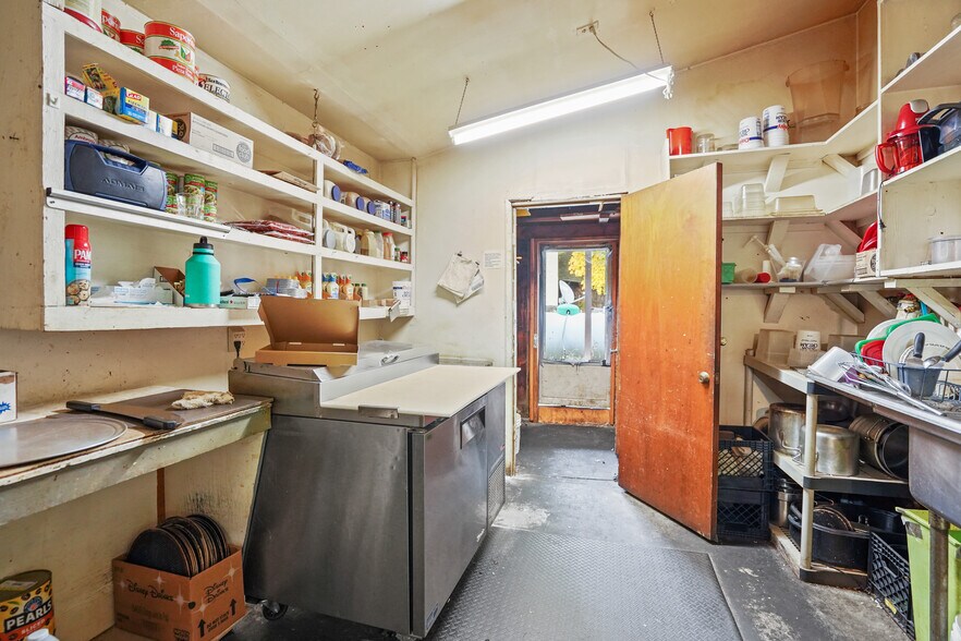 More Photos Of 4976 WA-25 Hwy, Hunters Bar For Sale