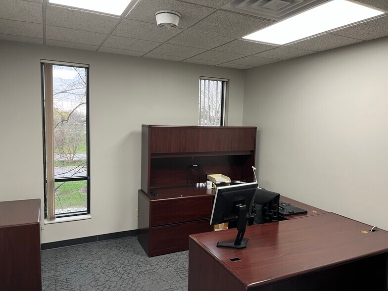 More Photos Of 3820 Edison Lakes Pky, Mishawaka Office For Lease