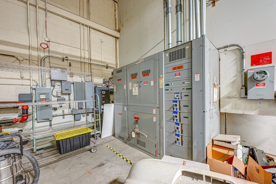 More Photos Of 30 Crossways E, Bohemia Manufacturing For Sale