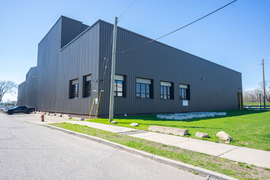 More Photos Of 2221-2241 Bellevue St, Detroit Warehouse For Lease
