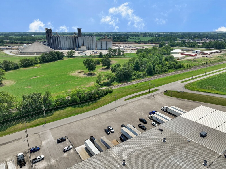 More Photos Of 400 Great Lakes Pky, Bellevue Warehouse For Sale