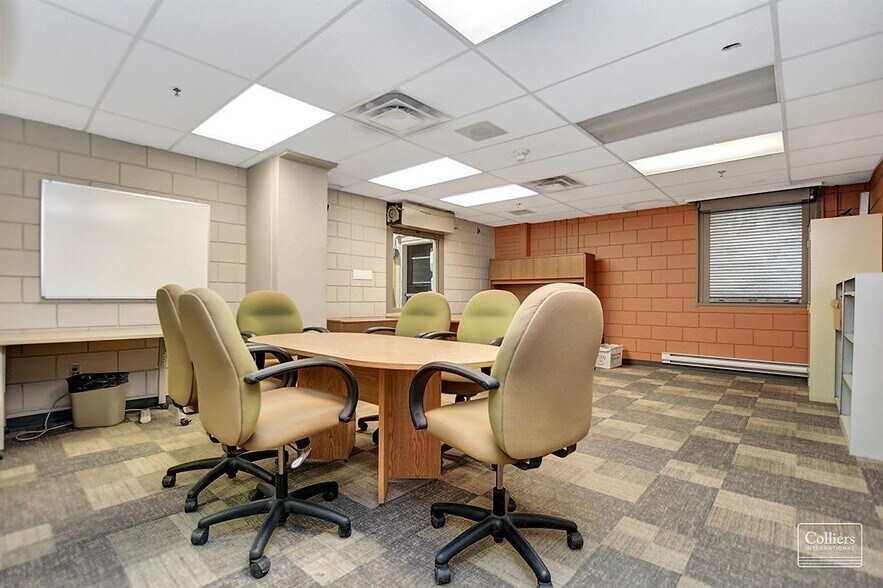 More Photos Of 1970 Merivale Rd, Ottawa Flex For Lease