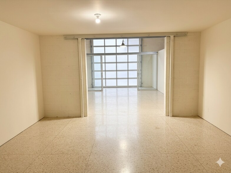 More Photos Of 1726 Austin Ave, Waco Storefront Retail Office For Lease