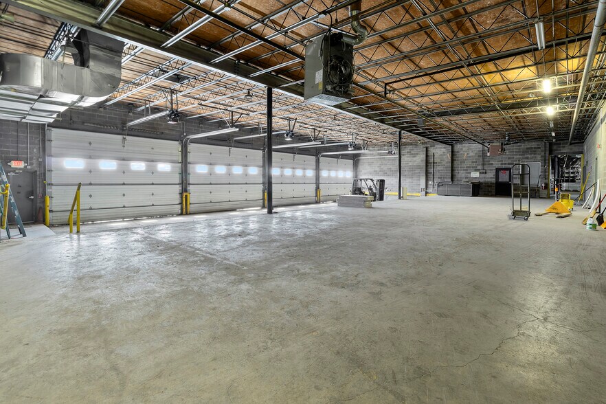 More Photos Of 2828 Tobey Dr, Indianapolis Distribution For Lease