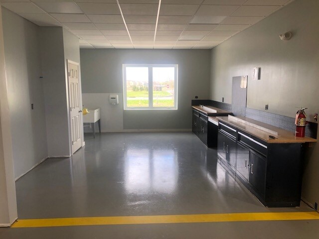 More Photos Of 7 Aaron Way, Sparta Manufacturing For Sale