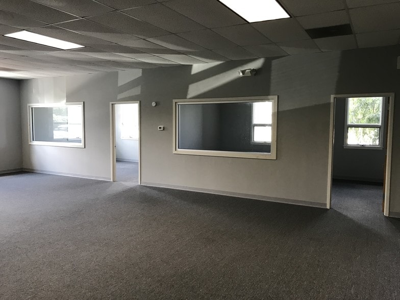 More Photos Of 1600 Reed Rd, Pennington Light Distribution For Sale