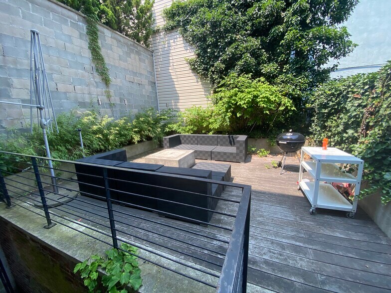 More Photos Of 384 Van Brunt St, Brooklyn Storefront Retail Residential For Lease