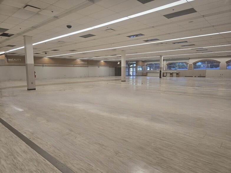 More Photos Of 1342-1376 Clifton Ave, Clifton Unknown For Lease