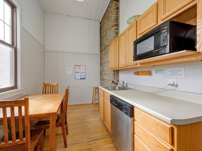 More Photos Of 440 Central Ave, Highland Park Storefront Retail Office For Lease