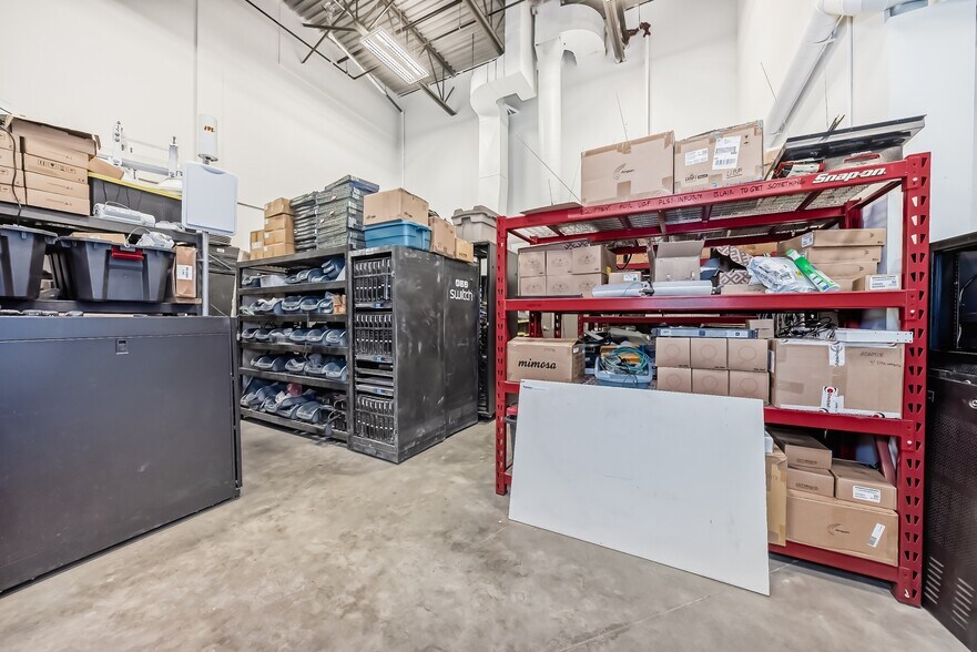 More Photos Of 9040-9058 22nd Ave SW, Edmonton Showroom For Sale