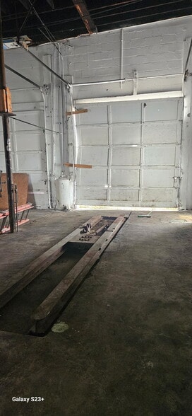 More Photos Of 1502 Columbus Dr, Tampa Auto Repair For Sale