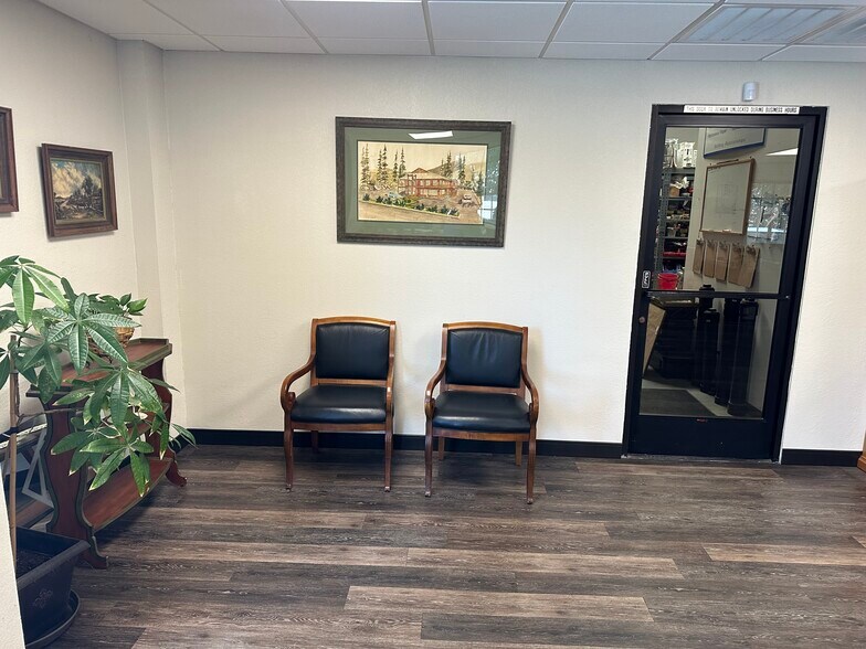 More Photos Of 5877 E Clinton Ave, Fresno Warehouse For Lease