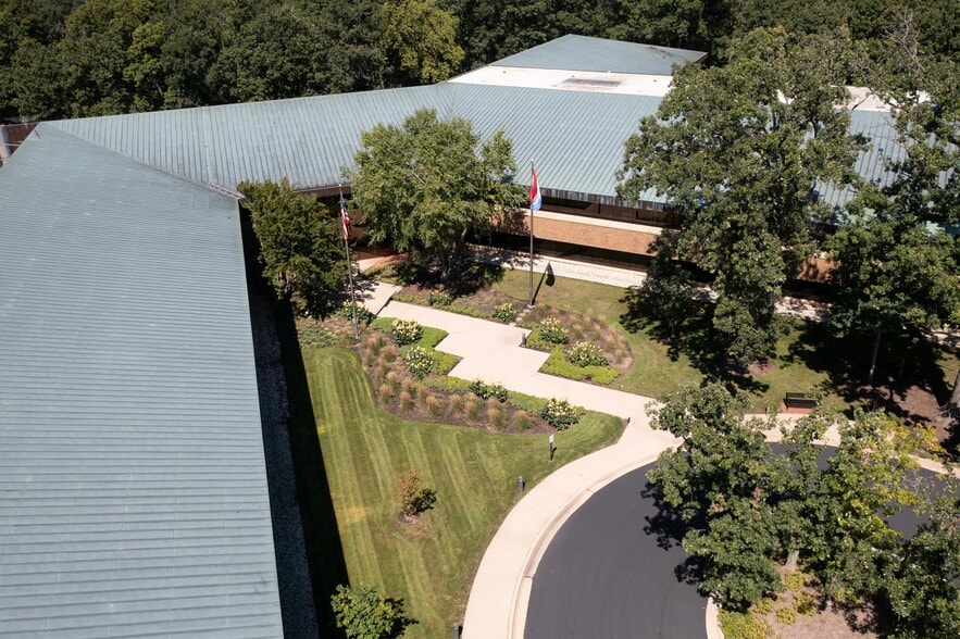 More Photos Of 2700 Lake Cook Rd, Riverwoods Office Residential For Sale