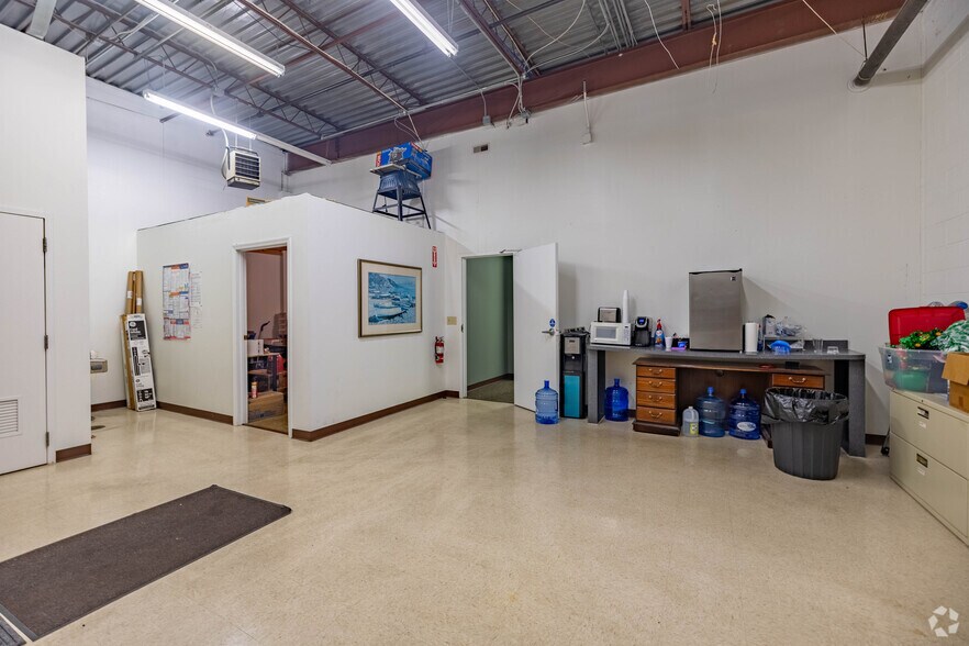 More Photos Of 935 S South St, Wilmington Unknown For Lease