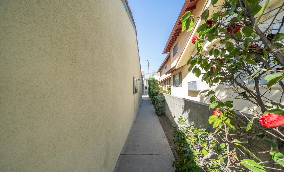 More Photos Of 723 E Tujunga Ave, Burbank Multifamily For Sale