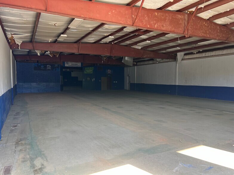 More Photos Of 205 Parkway Pl, Parkersburg Research And Development For Lease