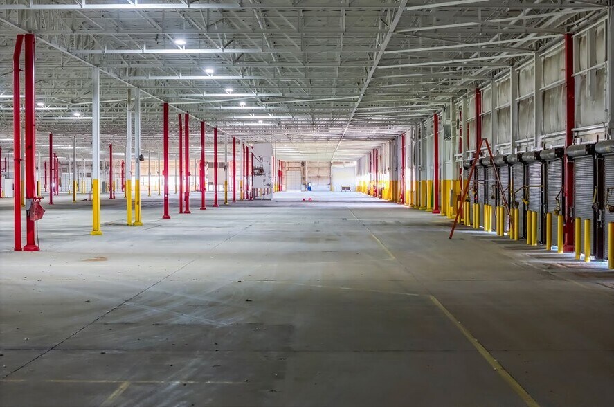 More Photos Of 1400 W FM 1417, Sherman Warehouse For Sale