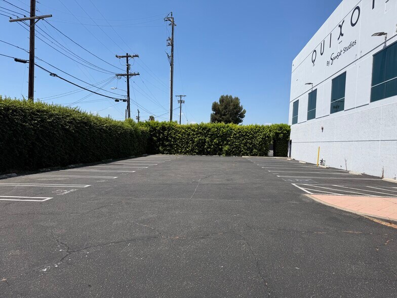 More Photos Of 13927 Saticoy St, Panorama City Movie Radio TVStudio For Lease