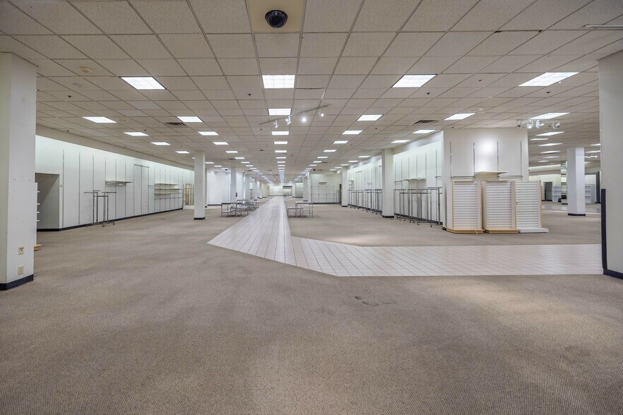 More Photos Of 7 S Tunnel Rd, Asheville Department Store For Sale