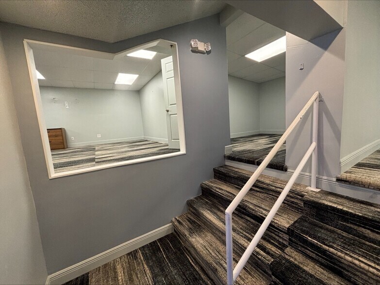 More Photos Of 1025 S Dixie Hwy, Delray Beach Light Manufacturing For Lease