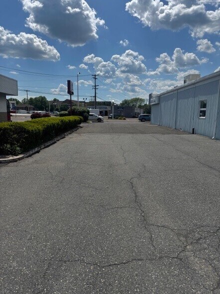 More Photos Of 133 S West End Blvd, Quakertown Freestanding For Lease
