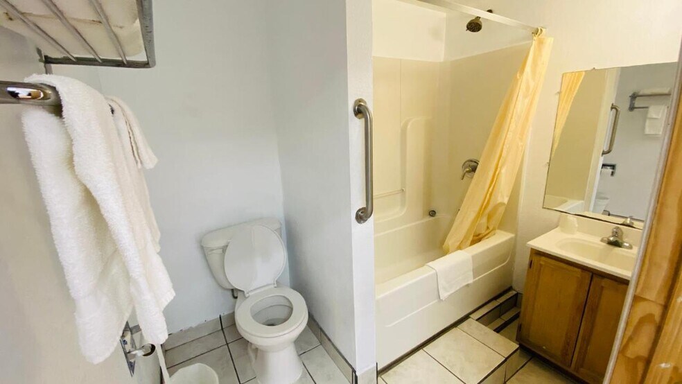 More Photos Of 512 E Riley St, Freer Hospitality For Sale