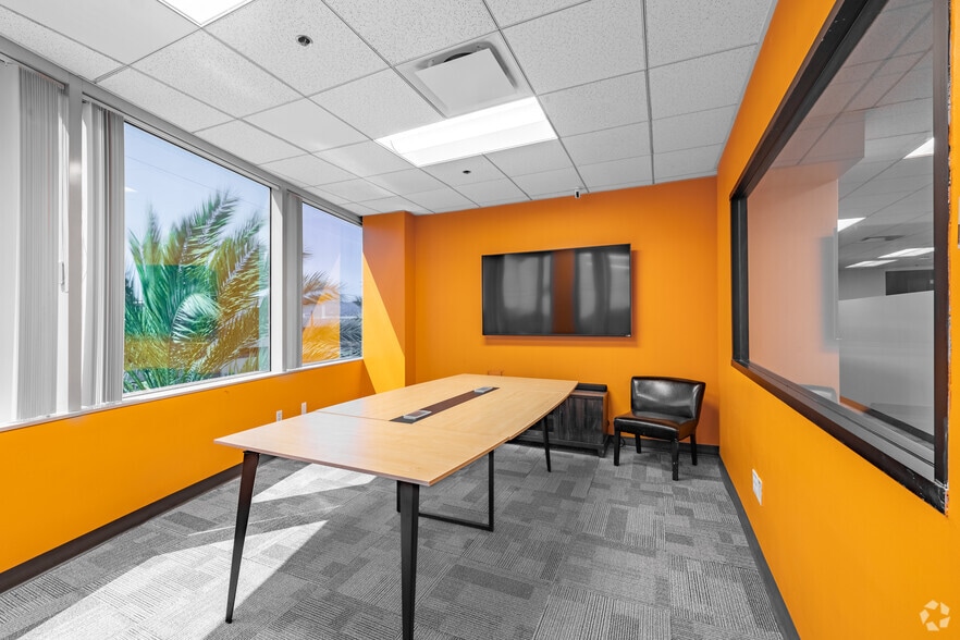 More Photos Of 5805 Sepulveda Blvd, Sherman Oaks Office For Lease