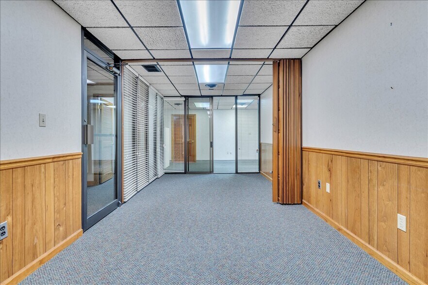 More Photos Of 356-358 Campbell Ave NW, Roanoke Office For Sale