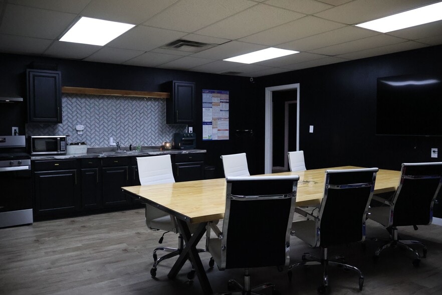 More Photos Of 231 N Main St, Joplin Industrial For Sale