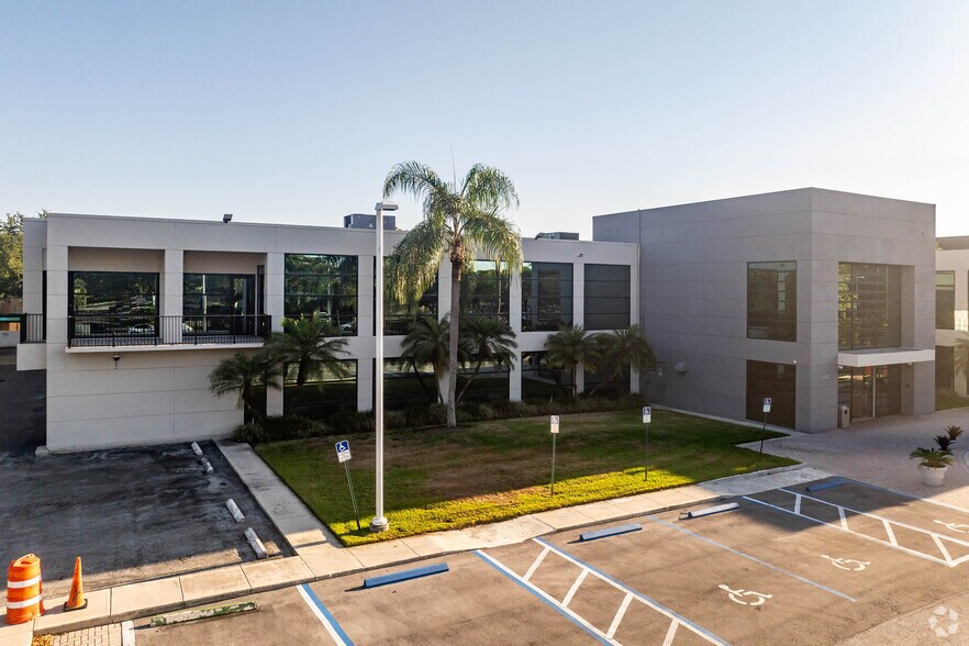 More Photos Of 8181 NW 154th St, Miami Lakes Office For Lease