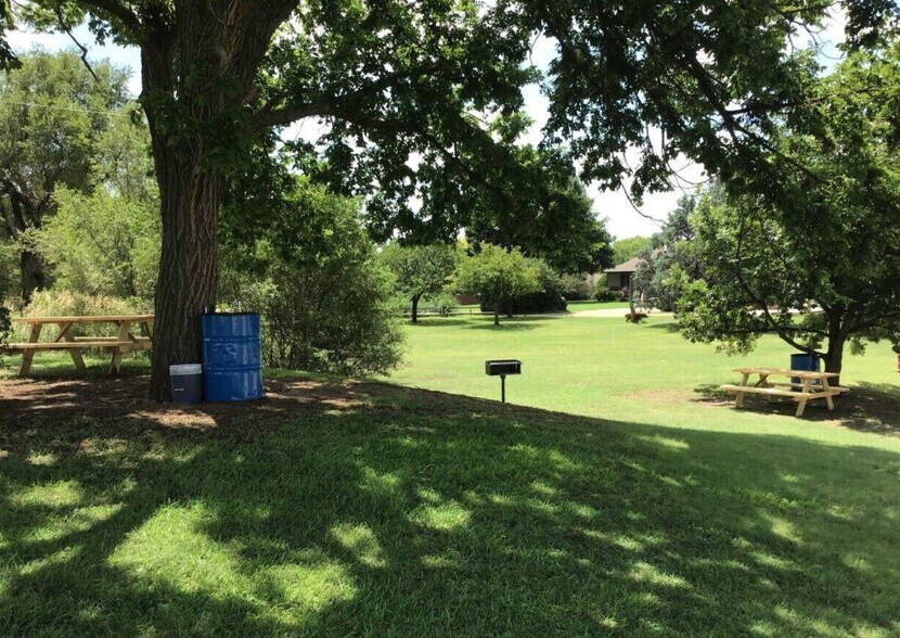 More Photos Of 1401 W US Highway 54, Pratt Hotel For Sale