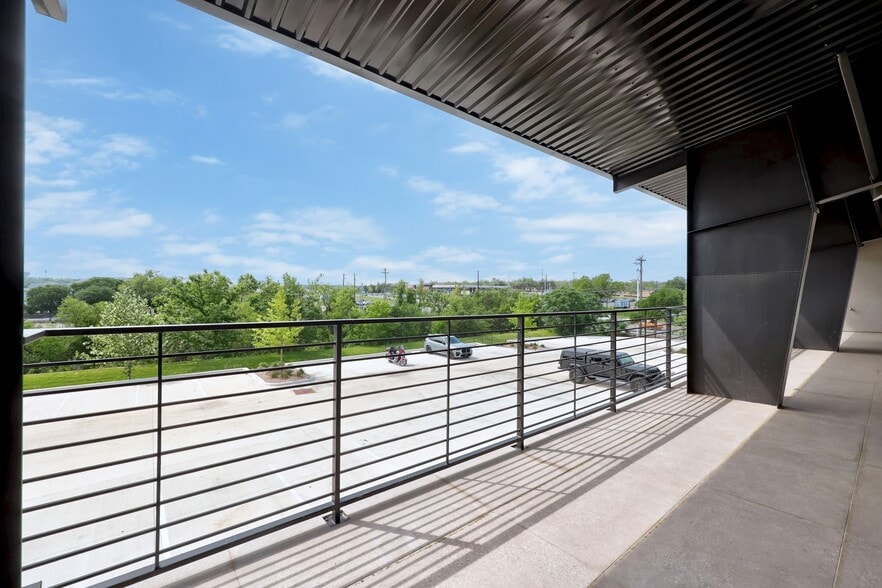 More Photos Of 730 S Bell Blvd, Cedar Park Office For Lease