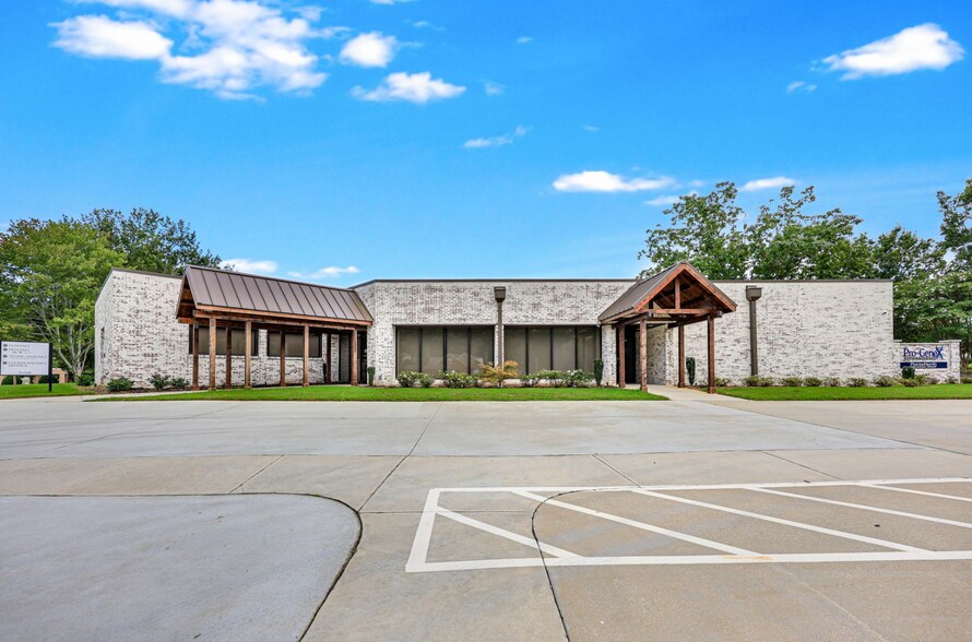 More Photos Of 669 Lanier Park Dr, Gainesville Medical For Sale