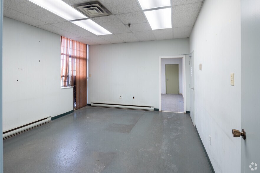 More Photos Of 2299 Drew Rd, Mississauga Light Manufacturing For Lease