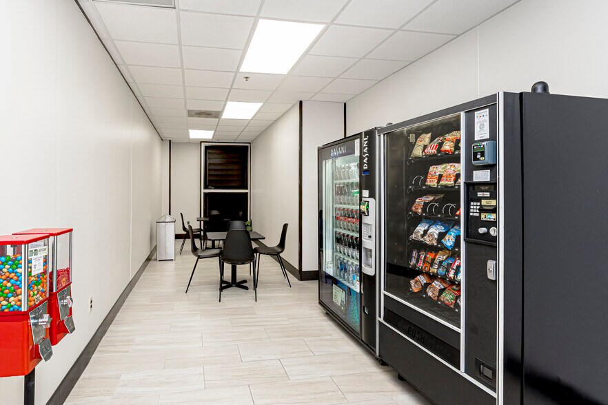 More Photos Of 3636 S Sherwood Forest Blvd, Baton Rouge Office For Lease