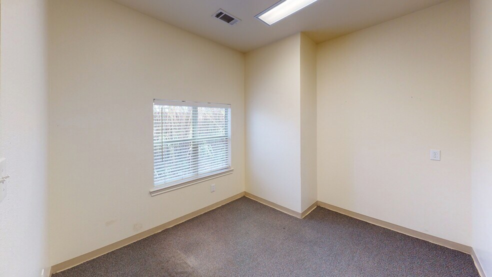 More Photos Of 2451-2461 Robinson Rd, Grand Prairie Medical For Sale