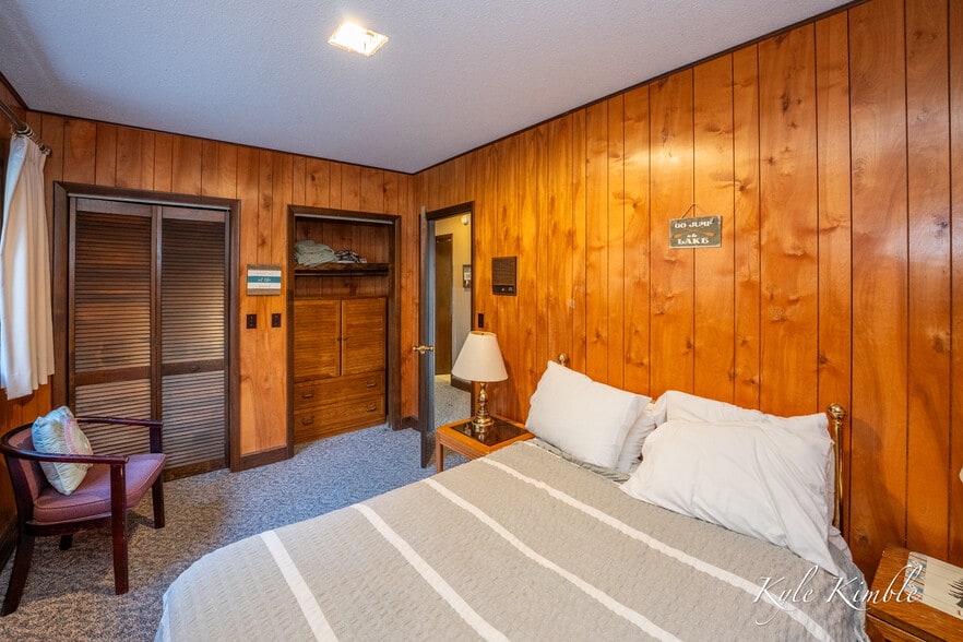 More Photos Of 104 W Houghton Lake Dr, Prudenville Hotel For Sale