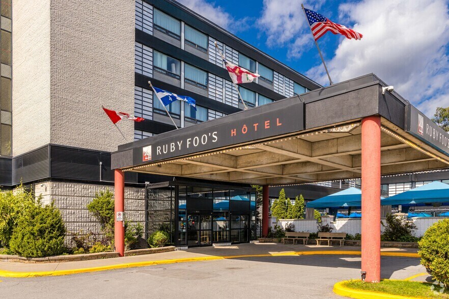 More Photos Of 7655-7661 Boul Décarie, Montréal Hotel For Lease