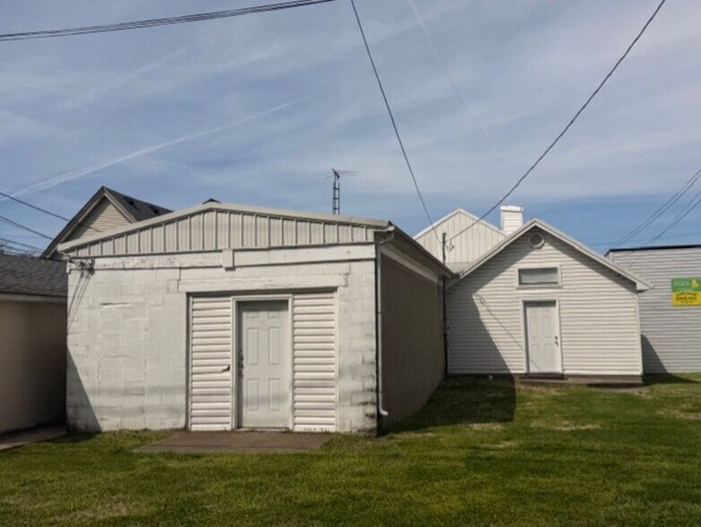 More Photos Of 408-410 E Court Ave, Jeffersonville Medical For Sale